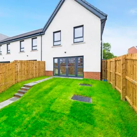 Buy this 3 bed townhouse on Canal Road in Winchburgh, EH52 6FD