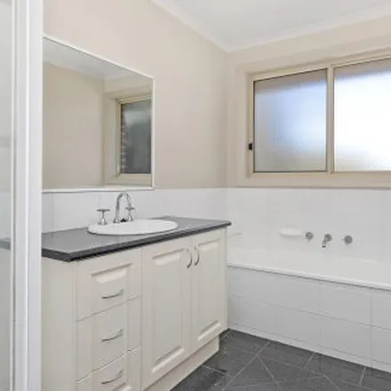 Image 9 - Levy Street, Ballarat East VIC 3350, Australia - Apartment for rent