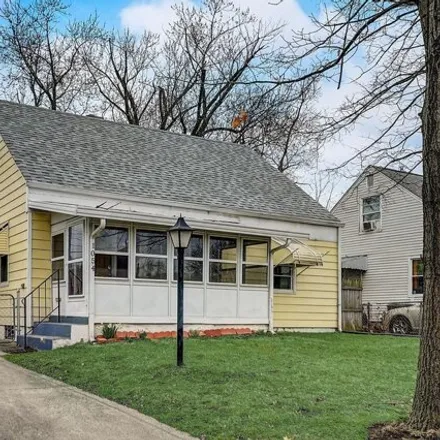 Buy this 4 bed house on 1054 East 21st Avenue in Columbus, OH 43211