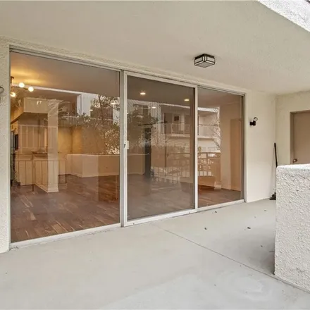 Image 8 - 7358 Hillside Avenue, Los Angeles, CA 90046, USA - Apartment for rent