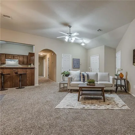 Image 6 - 1531 Silver Creek Circle, Norman, OK 73071, USA - House for sale