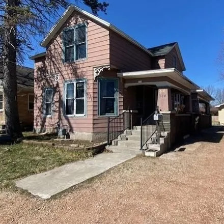Buy this 4 bed house on 924 Fourth Avenue in Stevens Point, WI 54481