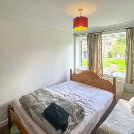 Rent this 2 bed apartment on Tilehurst Road in Reading, RG30 2QA
