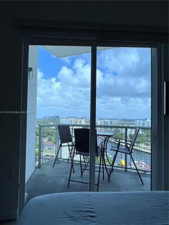 Image 2 - 10 Southwest South River Drive, Miami, FL 33130, USA - Loft for rent