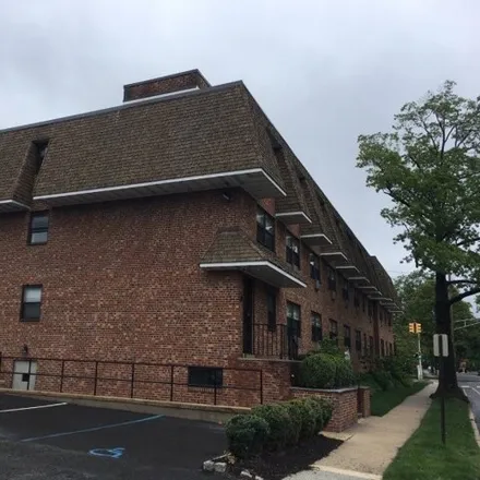 Rent this 1 bed condo on 139 Main Street in Short Hills, NJ 07041