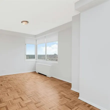 Image 3 - 3333 HENRY HUDSON PARKWAY 22T in Central Riverdale - Apartment for sale