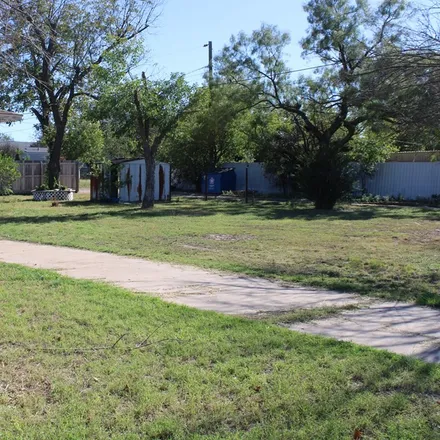 Image 2 - 707 North 3rd Street, Ballinger, TX 76821, USA - House for sale