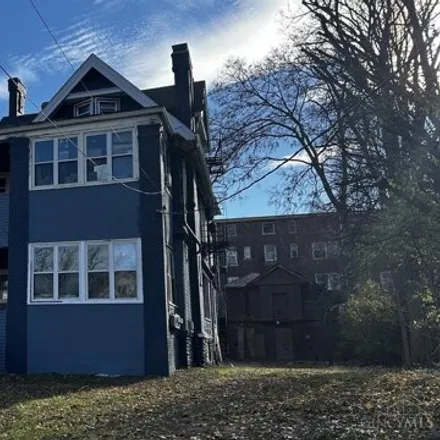 Buy this studio house on 628 Forest Avenue in Cincinnati, OH 45229
