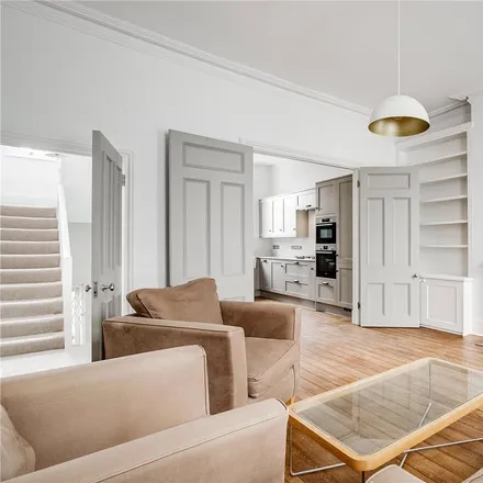 Rent this 3 bed townhouse on Gloucester Avenue in Primrose Hill, London