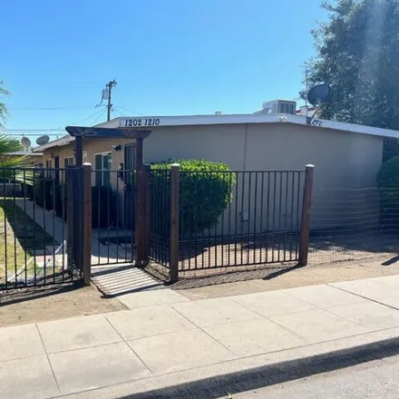 Buy this 4 bed house on 1206 East Clinton Avenue in Fresno, CA 93704