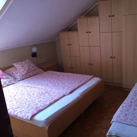 Image 3 - Prilaz, 21400 Grad Supetar, Croatia - Apartment for rent