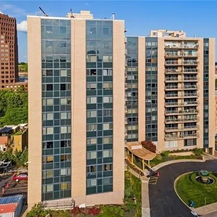 Buy this 3 bed condo on Parkway Towers in 4545 Wornall Road, Kansas City