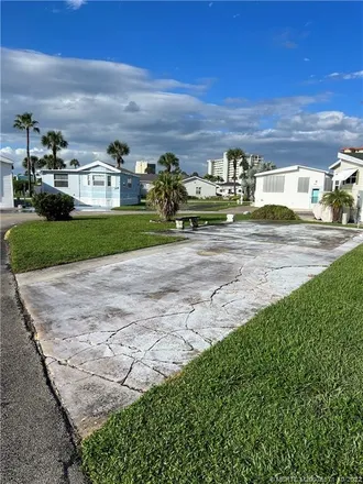 Buy this studio house on 10811 South Ocean Drive in Waveland, Saint Lucie County