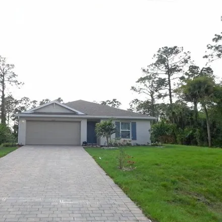 Rent this 4 bed house on 3027 North Lakewood Road in Port La Belle, Hendry County