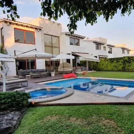 Rent this 4 bed house on Paraíso Country Club in Calzada Primaveras, Fraccionamiento Paseos del Río