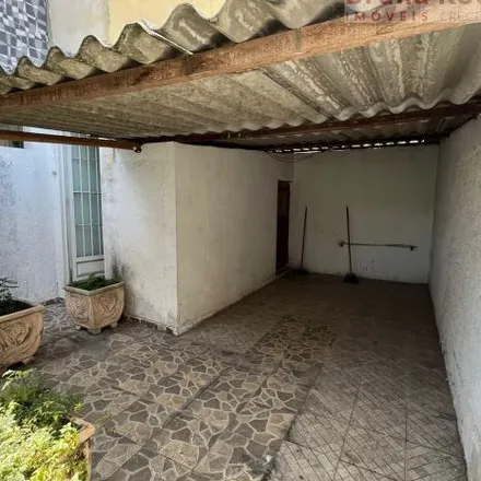 Rent this 2 bed house on Rua São João in Magé - RJ, 25900-094