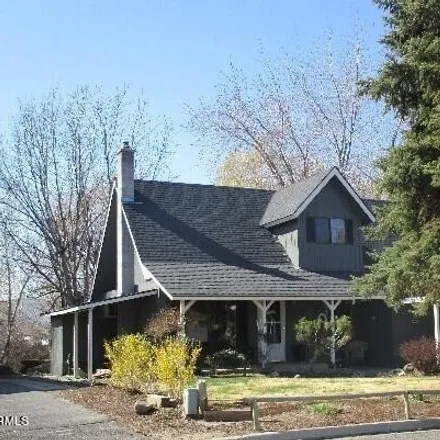 Buy this 4 bed house on 4192 Laura Lane in Yakima, WA 98908