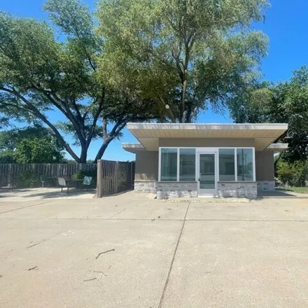 Image 4 - Foley Equipment, East 18th Street, Concordia, KS 66901, USA - House for rent