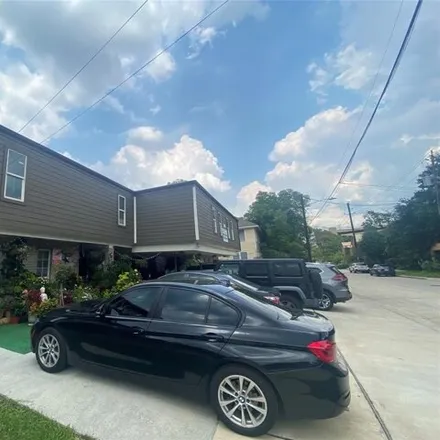 Rent this 2 bed apartment on 760 Colquitt Street in Houston, TX 77006