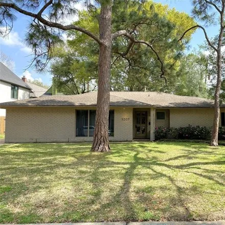Rent this 3 bed house on 3206 Banbury Place in Houston, TX 77027