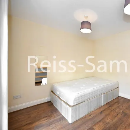 Image 9 - 42 Ferry Street, London, E14 3DT, United Kingdom - Townhouse for rent