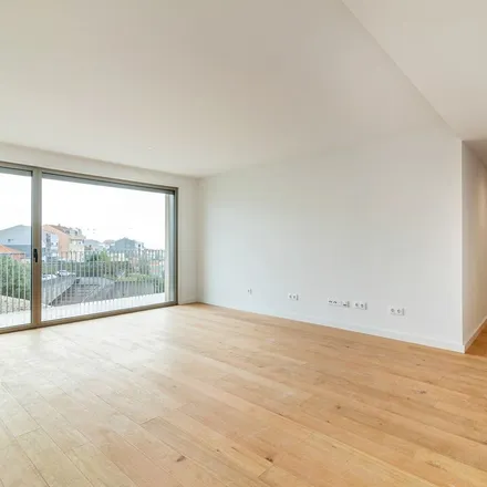 Rent this 3 bed apartment on Rua Doutor António Luís Gomes in 4000-274 Porto, Portugal