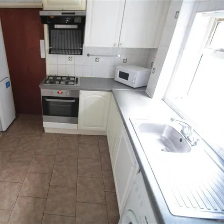 Rent this 5 bed house on Ashburnham Road in Luton, LU1 1JZ