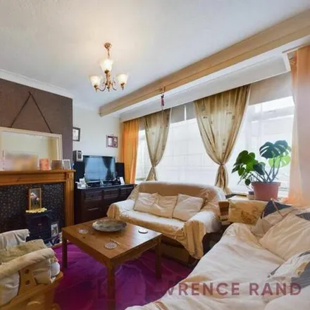 Image 3 - Leighton Close, South Stanmore, London, HA8 5SE, United Kingdom - Duplex for sale