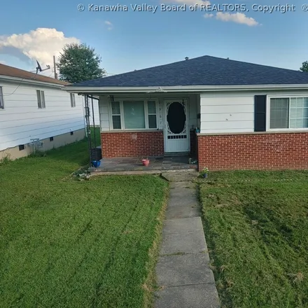 Buy this 3 bed house on 2968 Shank Avenue in Hurricane, WV 25526