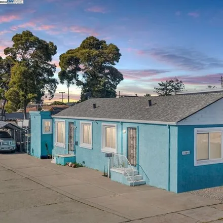 Buy this 3 bed house on 1700 Bissell Avenue in Richmond, CA 94875