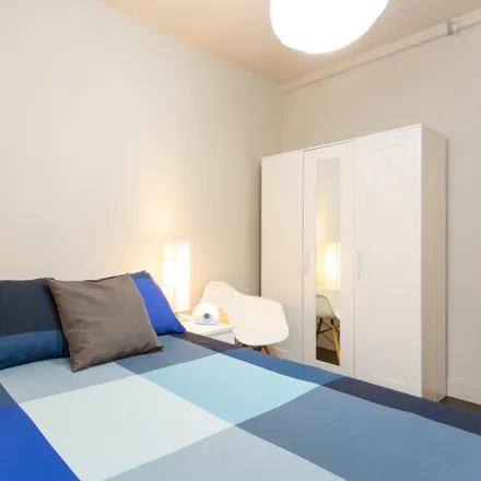 Rent this 1 bed apartment on Negocios Alimentació in Carrer Nou de la Rambla, 08001 Barcelona