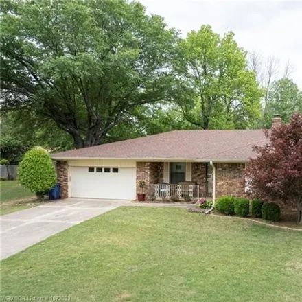 Image 2 - 2981 Royal Scots Way, Fort Smith, AR 72908, USA - House for sale