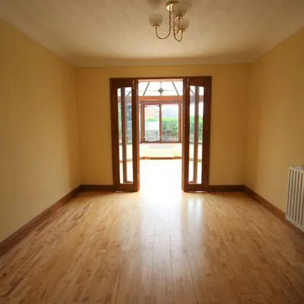 Rent this 4 bed apartment on Excelsior Gardens in West Northamptonshire, NN5 6YN