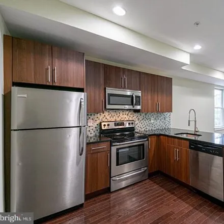 Rent this 4 bed apartment on Girard Avenue & Corinthian Avenue in West Girard Avenue, Philadelphia