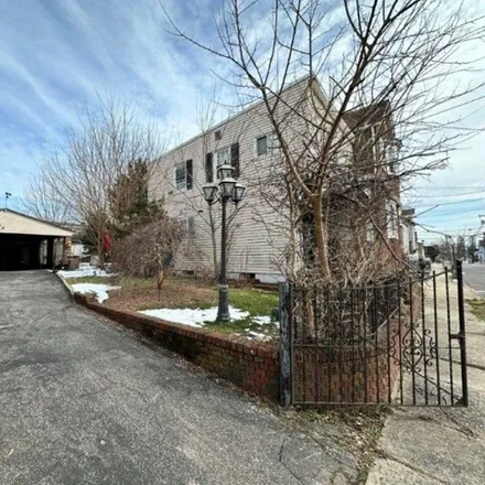 Image 2 - 645 McGillvray Place, Linden, NJ 07036, USA - House for sale