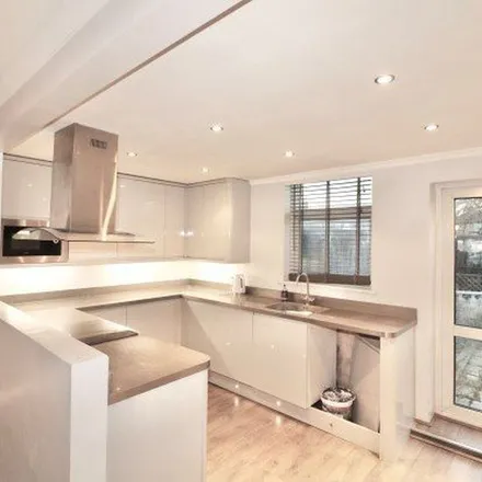 Image 3 - Wood Avenue, Purfleet-on-Thames, RM19 1TL, United Kingdom - Duplex for rent