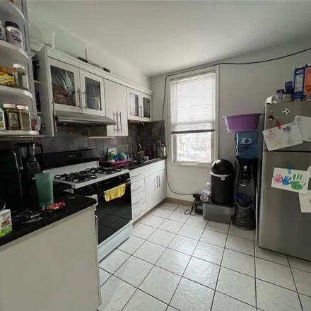 Image 5 - 55-17 108th Street, New York, NY 11368, USA - House for sale