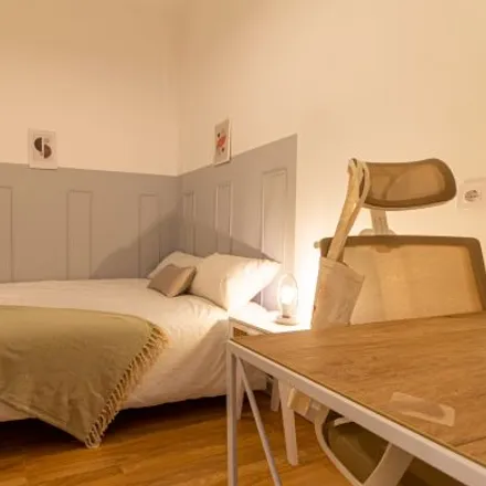 Rent this 2 bed room on Carrer Sant Pau in 52, 08001 Barcelona