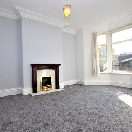Image 1 - Todmorden Road, Walk Mill, BB11 3RN, United Kingdom - Apartment for rent