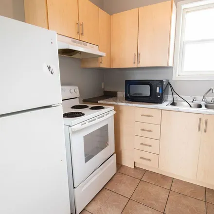 Image 6 - 231 Gibson Avenue, Hamilton, ON L8L 2Z3, Canada - Apartment for rent