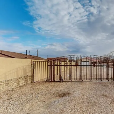 Image 9 - 3181 Arenal Rd Sw, Albuquerque, New Mexico, 87105 - House for sale