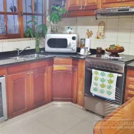 Buy this 3 bed house on Avenida Hipólito Yrigoyen 3823 in 1824 Lanús Centro Oeste, Argentina