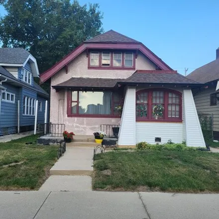 Buy this 4 bed house on 3544 North 16th Street in Milwaukee, WI 53206