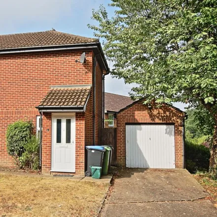 Rent this 3 bed duplex on Clover Court in Horsell, GU22 0HH