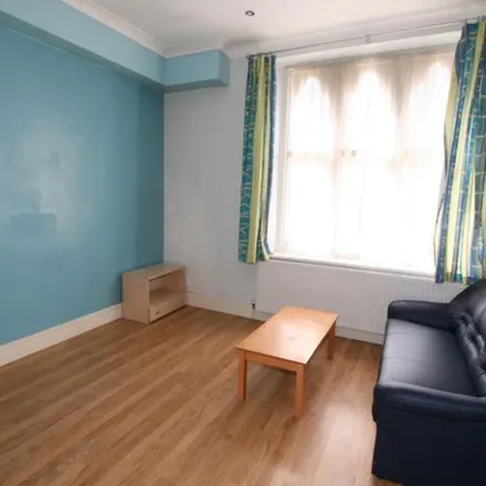 Image 2 - Hyde Terrace, Leeds, LS2 9NT, United Kingdom - Townhouse for rent