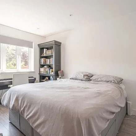 Image 2 - Dingwall Gardens, London, NW11 7ET, United Kingdom - Apartment for rent
