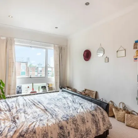 Rent this 3 bed apartment on Dirty Burger in Arch 54 South Lambeth Road, London
