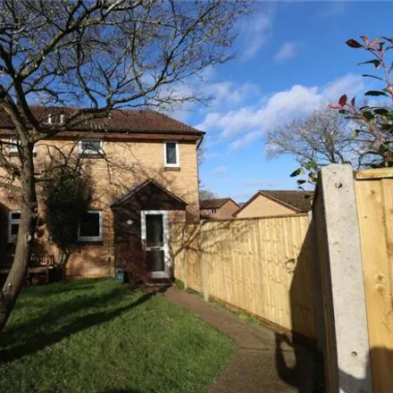 Buy this 1 bed townhouse on Tregarth Place in Knaphill, GU21 3JY