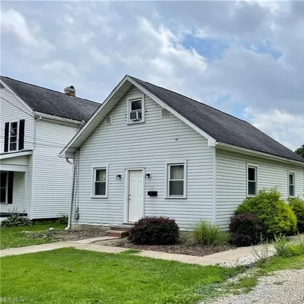 Buy this 3 bed house on 732 West High Street in Uhrichsville, Tuscarawas County