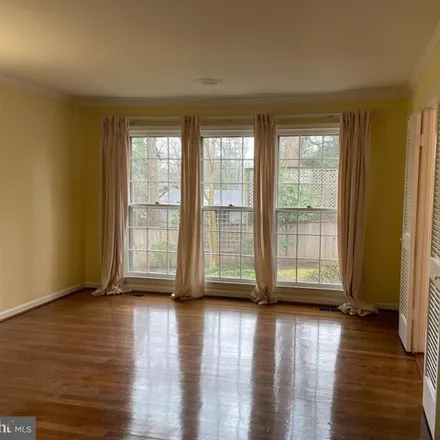 Image 3 - 612 Kearney Court Southwest, Vienna, VA 22180, USA - House for rent